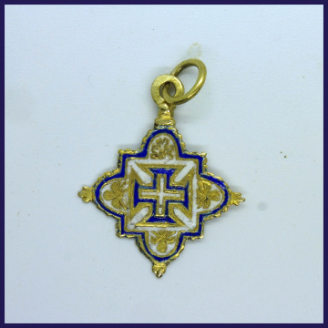 CRUZ VENERA ESMALTADA Venera en plata dorada con la cruz de la Orden de Cristo esmaltada al fuego